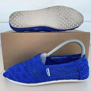 Geometric lace slip in shoes